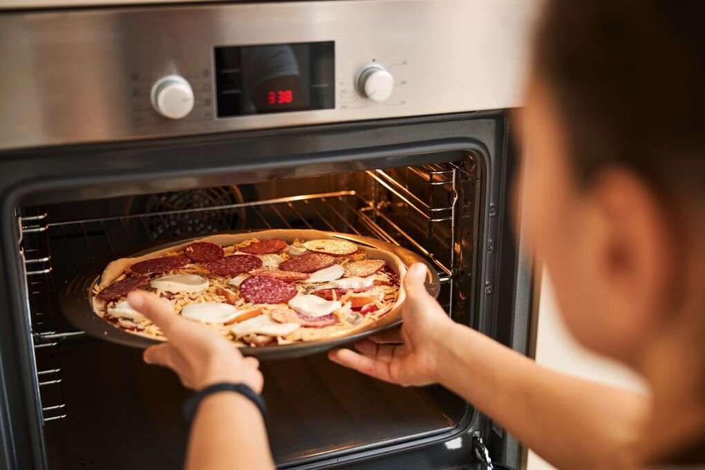 Backofen vorheizen? Wann es wirklich sinnvoll ist - Bei jedem Kuchen, bei jeder Pizza immer wieder diese Frage: Muss ich den Ofen wirklich vorheizen?