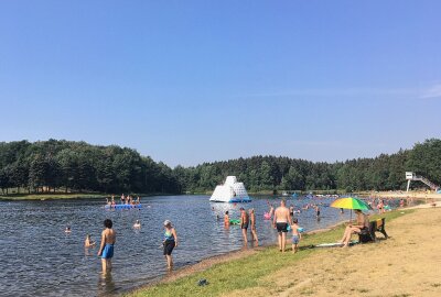 Badesaison startet: Stausee Rabenstein lockt mit perfekten Badebedingungen - Der Stausee lockt auch dieses Jahr mit perfekten Badebedingungen. Fotos: Steffi Hofmann