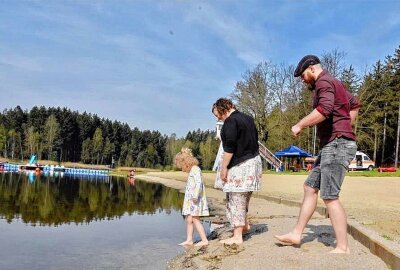 Badesaison startet: Stausee Rabenstein lockt mit perfekten Badebedingungen - Der Stausee lockt auch dieses Jahr mit perfekten Badebedingungen. Fotos: Steffi Hofmann