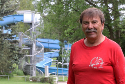 Bäderstreit im Vogtland: Stadtrat beschließt Umleitung von zugesagten Fördermitteln - Für Schwimmmeister Ralf Voigtländer sucht die Stadt Auerbach einen Nachfolger.