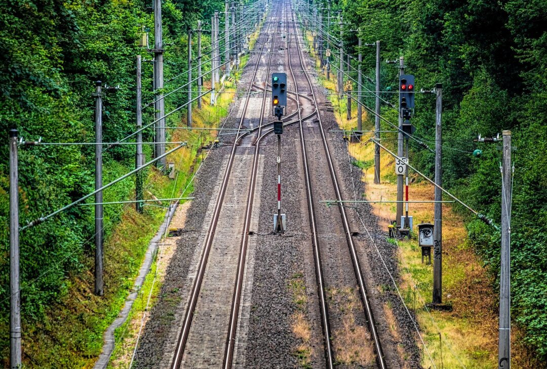 Bahnbetriebsunfall bei Oberschöna: Hauptstrecke Dresden-Chemnitz gesperrt - Symbolbild. Foto: Pixabay/Didgeman