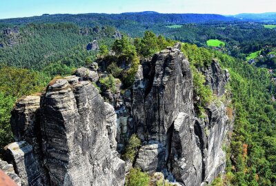 Bastei:  Aussichtspunkt ist Besuchermagnet in der sächsischen Schweiz - Blick auf die Felsenwelt. Foto: Maik Bohn