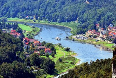 Bastei:  Aussichtspunkt ist Besuchermagnet in der sächsischen Schweiz - Blick auf die Stadt Wehlen. Foto: Maik Bohn