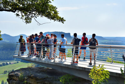 Bastei:  Aussichtspunkt ist Besuchermagnet in der sächsischen Schweiz - Die Basteiplattform. Foto: Maik Bohn