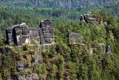 Bastei:  Aussichtspunkt ist Besuchermagnet in der sächsischen Schweiz - Blick auf die Felsenwelt. Foto: Maik Bohn