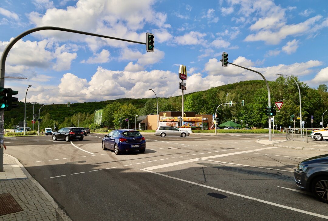 Baustellenchaos im Erzgebirge: Diese Straßen sind wieder frei - Die Straße ist wieder frei. Foto: Niko Mutschmann