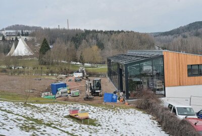 Baustellenführung im Gesundheitsbad "Actinon" in Bad Schlema - Im Rahmen der Modernisierungs- und Erweiterungsarbeiten im Gesundheitsbad "Actinon" in Bad Schlema ist auch das neue Gärtnerhaus entstanden. Foto: Ralf Wendland