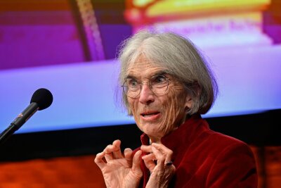 Bayerischer Buchpreis für Clemens Meyer - Eine "Lügnerin und Diebin" - so sieht Donna Leon sich selbst. 