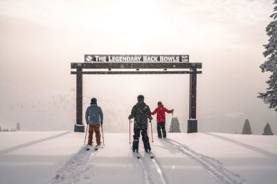 Bayern-Double und Eitelkeiten - Aspen und Vail im Vergleich - Mit einer befahrbaren Fläche von 21,4 Quadratkilometern ist der Vail Mountain eines der größten und besten Skigebiete der Welt - auch wegen der Tiefschneehänge der Täler "Back Bowls".