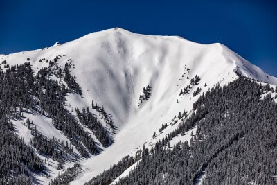 Bayern-Double und Eitelkeiten - Aspen und Vail im Vergleich - Mit einem Gefälle von 48 Grad gilt die "Highlands Bowl" im Skigebiet Aspen als ultimative Herausforderung.