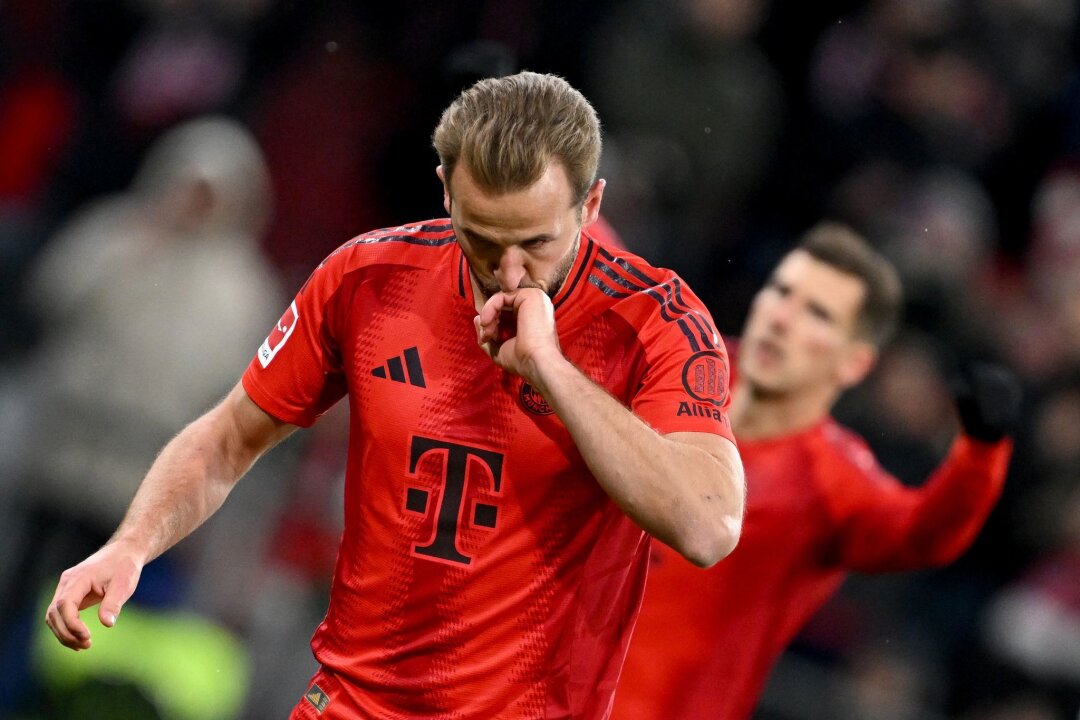 Bayern jubeln nach Kane-Hattrick: "Mussten geduldig sein" - Wieder sicher vom Punkt: Harry Kane nach dem verwandelten Elfmeter zum 1:0.