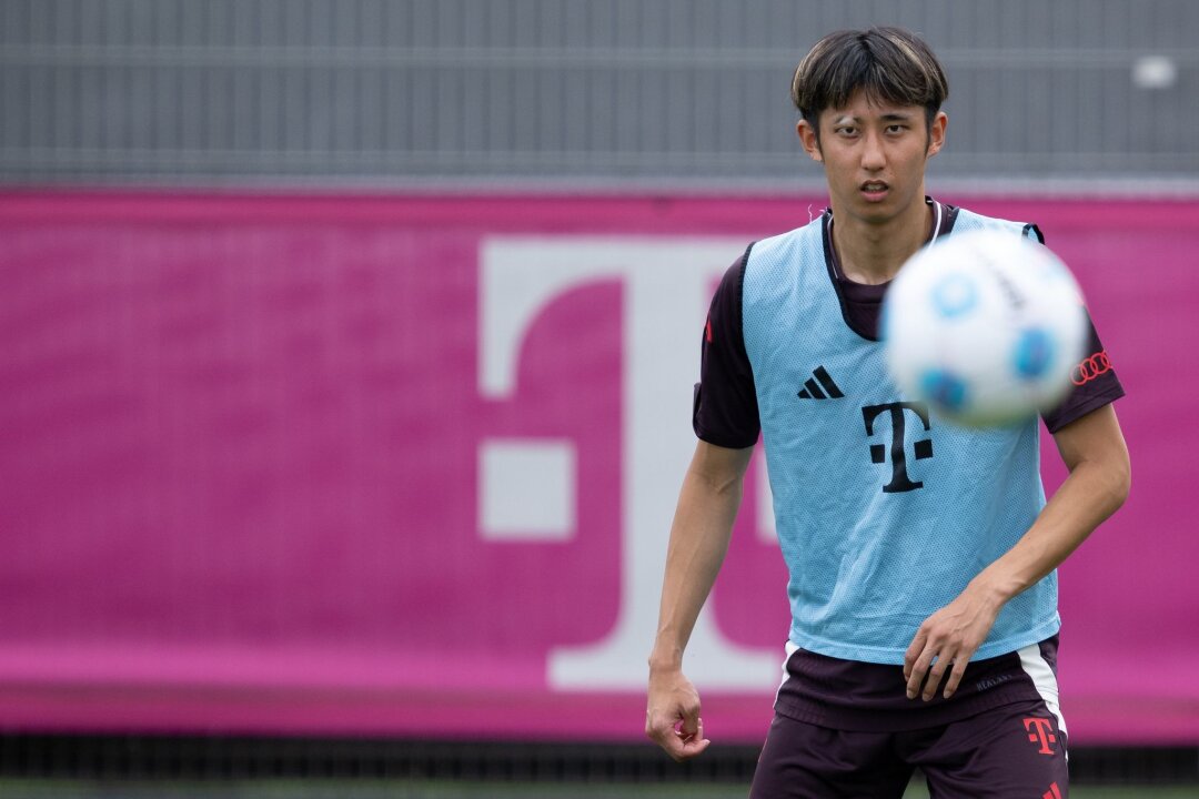 Bayern Münchens Verteidiger Ito erneut operiert - Bayerns Hiroki Ito ist wieder verletzt.