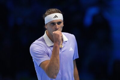 Becker als Zuschauer - Zverev gelingt Auftakt bei ATP Finals - Alexander Zverev bestätigt zum Auftakt der ATP Finals seine gute Form.