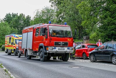 Bei Hitze im Auto eingeschlossen: Feuerwehr rettet Kleinkind - Kleinkind in Fahrezeug gefangen. Foto: xcitepress