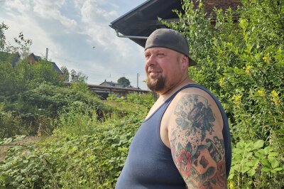 Benjamin (39) aus Erlau: Fußball, Hulk-Hoden und das Leben nach dem Unfall - Benjamin stieg 2006 in die Welt der Tattoos ein. Mit mittlerweile 60 Tattoos auf seinem Körper hat jedes Motiv eine eigene Bedeutung und Geschichte. 