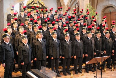 Bergmusik in Freiberg mit Deutschlands größtem Bergmannschor - Der Chor ist bereit für das Konzert. Foto: Renate Fischer