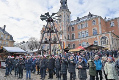 Bergparade in Stollberg mit fast 300 Teilnehmern - Die Bergparade des Sächsischen Landesverbandes der Bergmanns-, Hütten- und Knappenvereine hat zahlreiche Besucher angelockt. Foto: Ralf Wendland