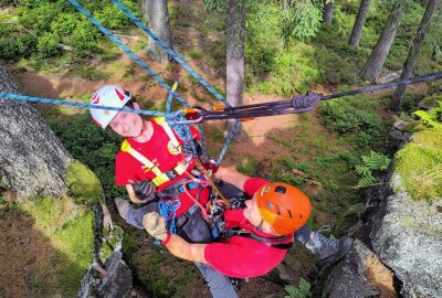 Bergwacht Sachsen trainiert im Westerzgebirge - Die Bergwacht Sachsen hat in Eibenstock und Umgebung ein Ausbildungscamp veranstaltet. Foto: Bergwacht Sachsen