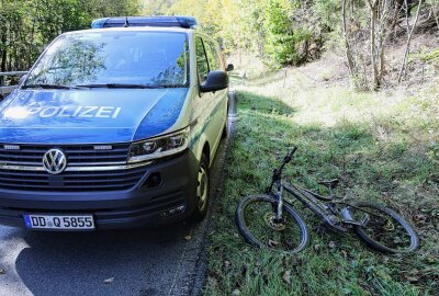 Bergwerkstollen als letzte Ruhestätte: Gesundheitsamt genehmigt Grabstätte für vermissten Schatzsucher -  Der passionierte Schatzsucher ließ sein Fahrrad und seinen Rucksack vor dem Stollen zurück. Foto: Niko Mutschmann