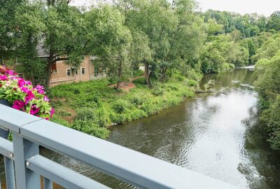 Berliner Künstler lässt Zschopau in besonderen Spiegel schauen - Von der Brücke aus sollen Besucher in den Spiegel schauen können. Foto: Andreas Bauer