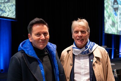 Bernstein-Nachfolger: Drescher neuer Präsident von Hertha - Der Unternehmer Uwe Dinnebier (l) und der ehemalige Profifußballer Wolfgang Sidka unterlagen Fabian Drescher.