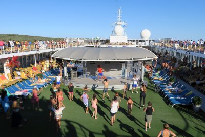 Beruf auf Zeit: Was Sie zu Saisonarbeit wissen müssen - Als Animateur auf einem Kreuzfahrtschiff arbeiten? Für manche Menschen klingt das attraktiv.