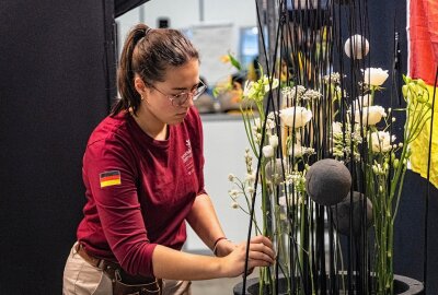 Berufe-WM in Frankreich: Zwei Frauen aus Südwestsachsen zeigen sich auf internationaler Bühne - Kim ist gelernte Floristin und arbeitet im Geschäft ihrer Mutter in Mülsen. Foto: Christian Grube