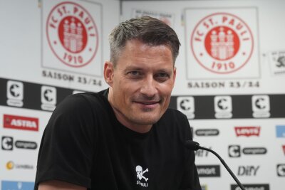 Bestätigt: St. Pauli holt Blessin als Hürzeler-Nachfolger - Der FC St. Pauli hat Alexander Blessin offiziell als neuen Trainer vorgestellt.