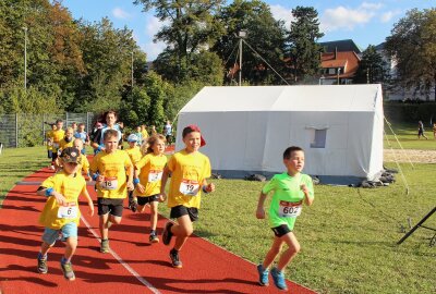 Beste Bedingungen beim 20. Nepallauf des Geschwister Scholl- Gymnasiums - Kinder vom Spielhaus sind als erstes gestartet. Foto: Renate Fischer