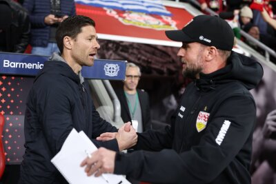 "Beste Leistung": Bayer bleibt im Titelkampf optimistisch - Xabi Alonso und Sebastian Hoeneß waren sich in ihrer Spielanalyse weitgehend einig.