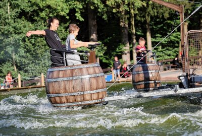 Besucher erleben mystische Sommernächte im Freizeitpark Plohn - Jede Menge Spaß hatten die Park-Fans in der neuen "Fusel-Schleuder". Foto: Thomas Voigt