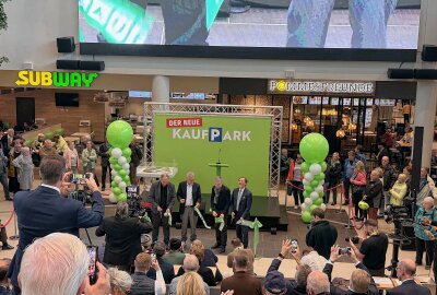 Besucheransturm in Dresden: Neues Mega-Kaufhaus eröffnet - Großer Besucherandrang zur Wiedereröffnung des Dresdner Kaufparks. Foto: xcitepress