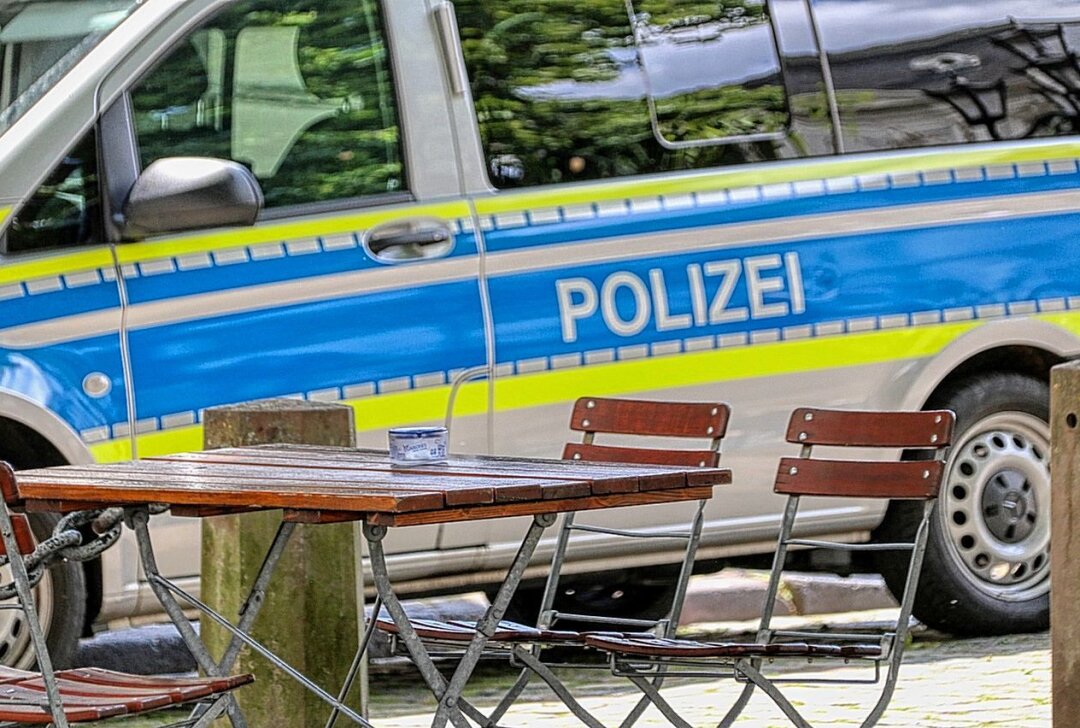 Betrugswarnung in Zwickau: Frau verliert fünfstellige Summe nach falschem Bankanruf - Symbolbild: pixabay/Alexander Fox