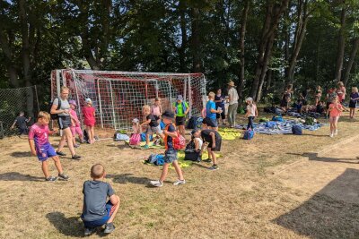 Bewegung, Teamgeist und Spaß - Das Sportfest der Johann-Esche-Grundschule - Bei hochsommerlichen Temperaturen fand an der Johann-Esche-Grundschule das lang ersehnte Sportfest statt.