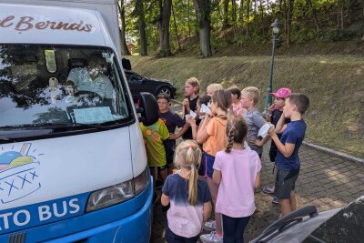 Bewegung, Teamgeist und Spaß - Das Sportfest der Johann-Esche-Grundschule - Der Höhepunkt des kulinarischen Angebots war jedoch der Besuch von Bernds Eiswagen.