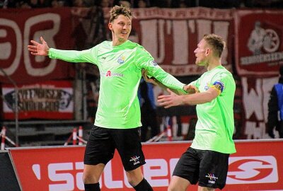 Bitte nicht wieder sieben Stück! - Das letzte Gastspiel beim FC Rot-Weiß Erfurt begann für den Chemnitzer FC mit einer schnellen 2:0-Führung - unter anderem traf Felix Müller - sensationell und mündete final in einer 2:7-Katastrophe. Foto: Marcus Hengst