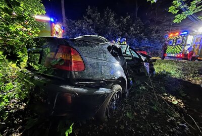 BMW gerät ins Schleudern: Fahrer kommt schwer verletzt ins Krankenhaus - Sonntagnacht kam es gegen 1.20 Uhr auf der Fischhausstraße zu einem Verkehrsunfall. Foto: Roland Halkasch