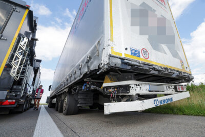 BMW war zu schnell: Schwerer Unfall auf der A4 sorgt für Rettungshubschraubereinsatz - Gegen 16.20 Uhr kam es am Mittwochnachmittag  zu einem schweren Unfall  auf der A4 in Richtung Dresden zwischen den Anschlussstellen Hohenstein-Ernstthal und Wüstenbrand.