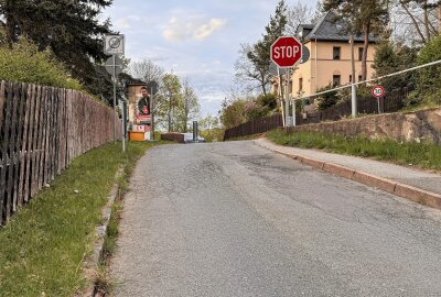 Bockauer Straße in Aue soll ausgebaut werden - Die Bockauer Straße auf dem Eichert in Aue soll ausgebaut werden vom Wiesenweg bis zum Buchenweg. Foto: Ralf Wendland