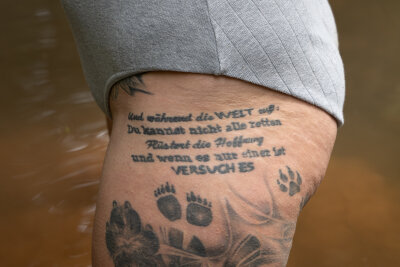 "Böhse Onkelz"-Tattoo mit 13 als Jugendsünde: Jessica aus Werdau hat 30 Tattoos - "Jedes meiner Tattoos hat eine persönliche Geschichte oder symbolisiert wichtige Aspekte meines Lebens", erklärt Jessica nachdenklich.