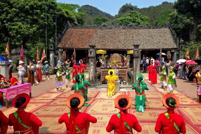 Bootstour durch's Welterbe: Im Delta des Roten Flusses - Hoa Lư-Festival: Die Rituale basieren auf einer 1000 Jahre alten Tradition.