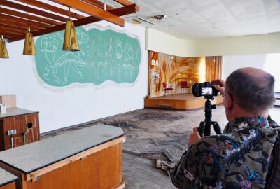 Borstendorfer Kulturhaus für Lost-Places-Fans ein "echtes Juwel" - Der kleine Veranstaltungssaal war nur eins von vielen Motiven. Foto: Andreas Bauer