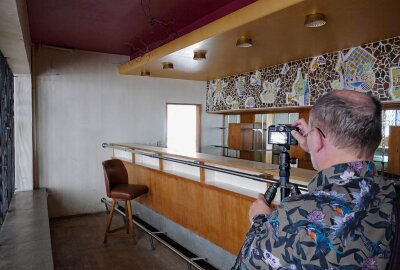 Borstendorfer Kulturhaus für Lost-Places-Fans ein "echtes Juwel" - Auch diese Bar übte einen großen Reiz auf die Hobby-Fotografen aus. Foto: Andreas Bauer