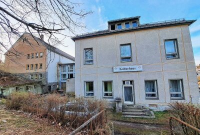 Borstendorfer Kulturhaus für Lost-Places-Fans ein "echtes Juwel" - So sieht das Kulturhaus von Außen aus. Foto: Andreas Bauer