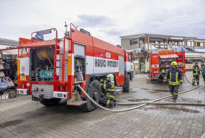 Brand an Grenze in Potucky: Feuerwehren aus Deutschland im Löscheinsatz - Die Feuerwehr konnte den Brand zügig löschen. Foto: Bernd März