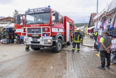 Brand an Grenze in Potucky: Feuerwehren aus Deutschland im Löscheinsatz - Die Feuerwehr konnte den Brand zügig löschen. Foto: Bernd März