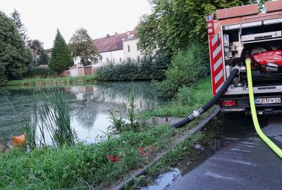 Brand an Mehrfamilienhaus: Dachstuhl stürzt ein - Am Dienstagabend kam es zu einem Dachstuhlbrand in Thammenhain . Foto: xcitepress/XCitePress