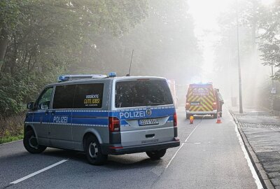 Brand auf der Dresdner Straße: Verkehr wird umgeleitet - Derzeit geht man von Brandstiftung aus. Foto: Harry Härtel