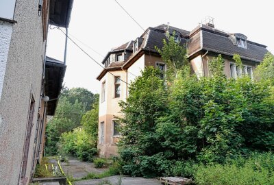 Brand auf der Dresdner Straße: Verkehr wird umgeleitet - Am der Dresdner Straße kommt es zu einem Feuerwehreinsatz. Foto: Harry Härtel