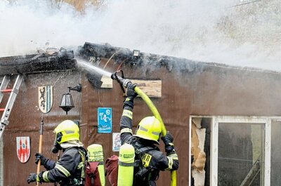 Brand in Chemnitzer Kleingartenanlage - Am Donnerstag brannte eine Laube in der Kleingartenanlage an der Frankenberger Straße. Foto: Harry Haertel